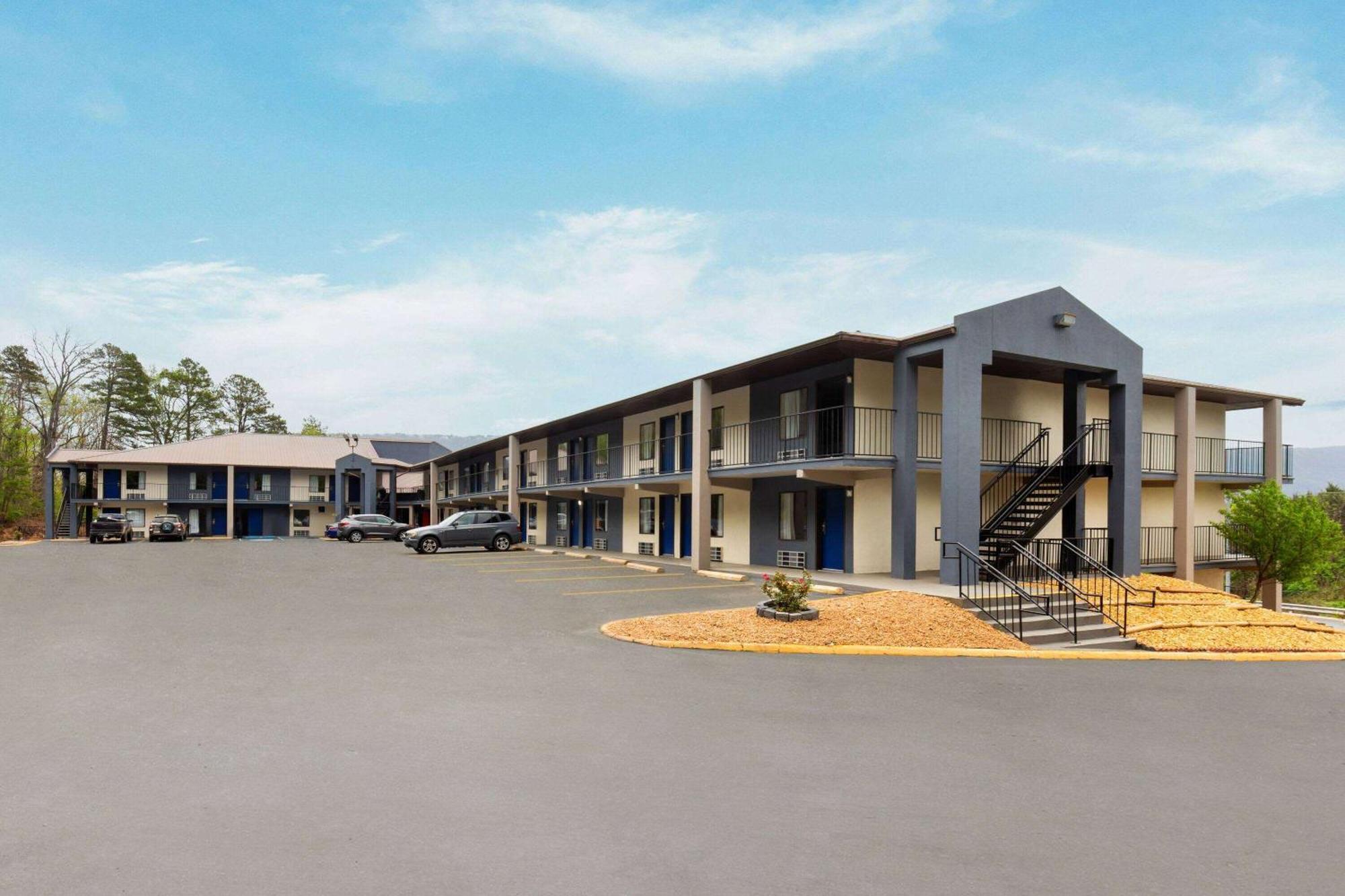 Days Inn By Wyndham Chattanooga Lookout Mountain West Exterior photo